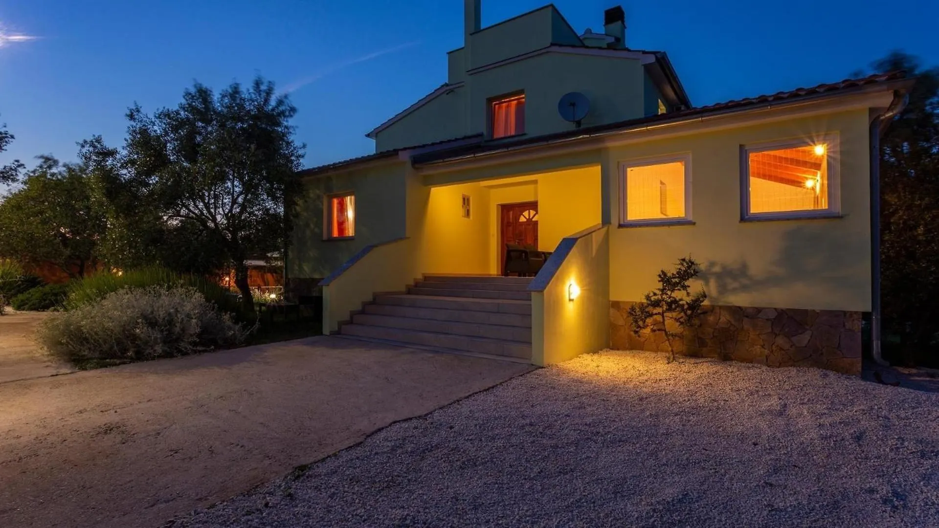 Ferienhaus Mit Privatpool Fuer 10 Personen Ca 210 Qm In Peruski, Istrien Bucht Von Rasa 度假居