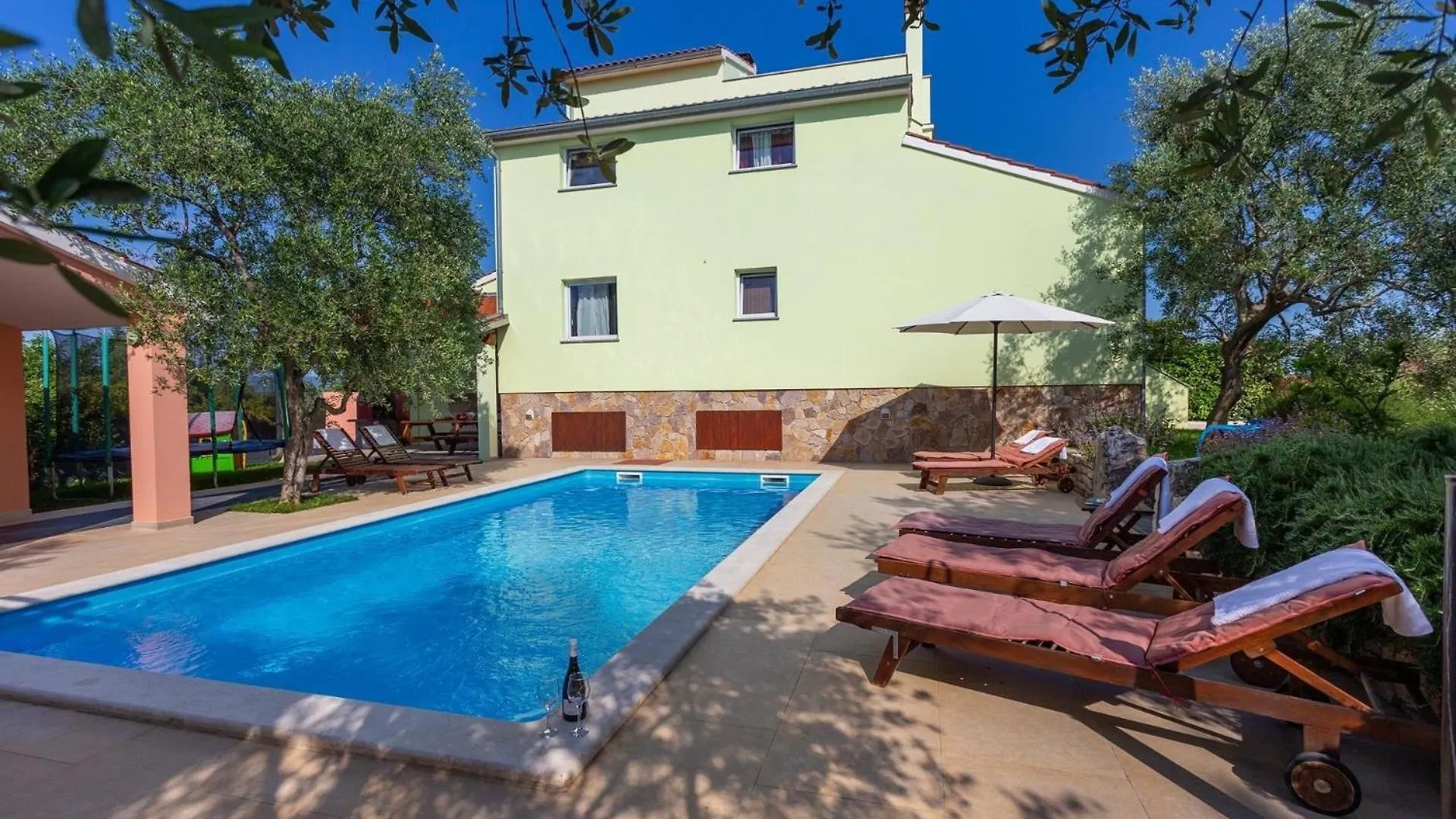 Ferienhaus Mit Privatpool Fuer 10 Personen Ca 210 Qm In Peruski, Istrien Bucht Von Rasa 度假居